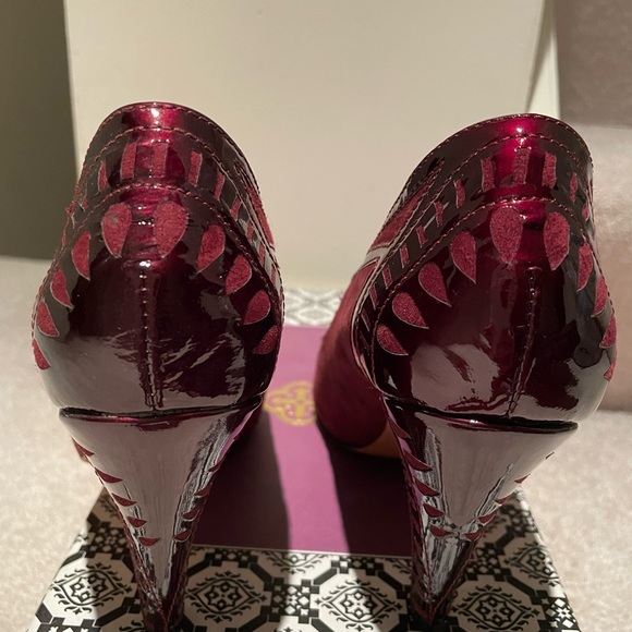 Isola Burgundy Red Suede Heels Size 6.5 - Picture 4 of 5